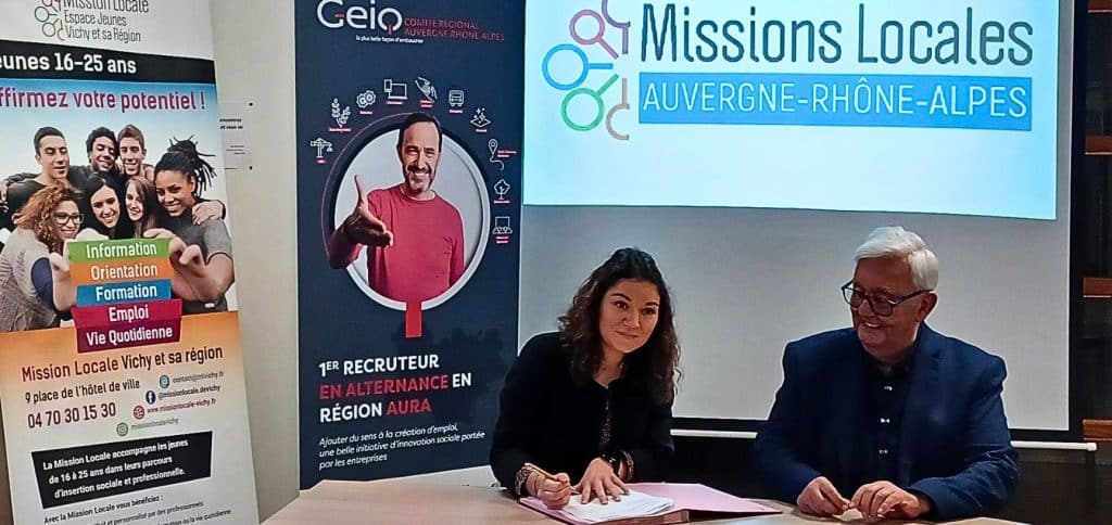 Photo de la Présidente AMILAURA et Président GEIQ qui signent une convention de partenariat